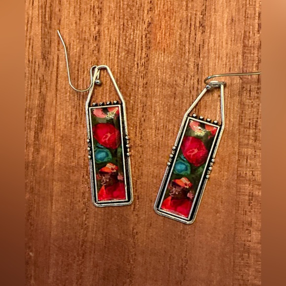 Beautiful pair of Earrings! Brand New! - Picture 1 of 2